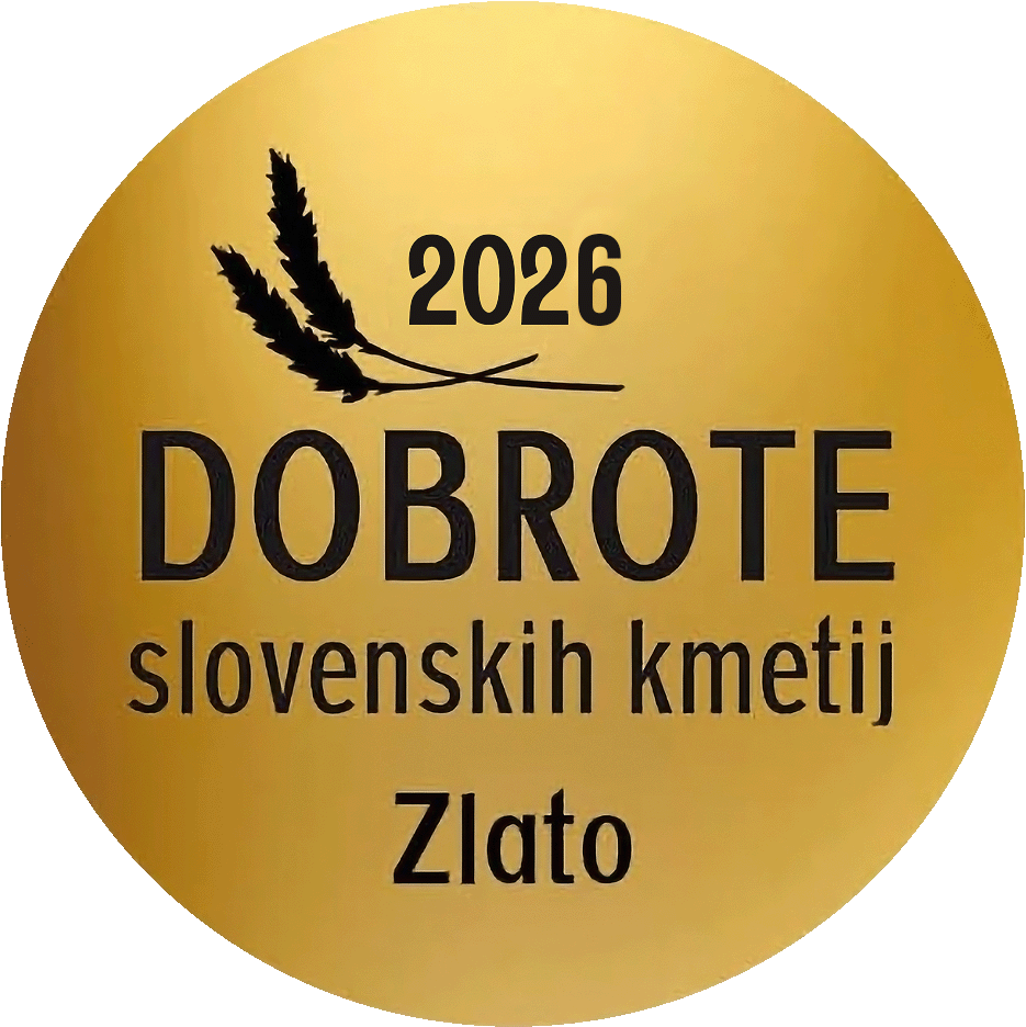 Goldene Auszeichnung „Köstlichkeiten slowenischer Bauernhöfe“ für Himbeersirup.